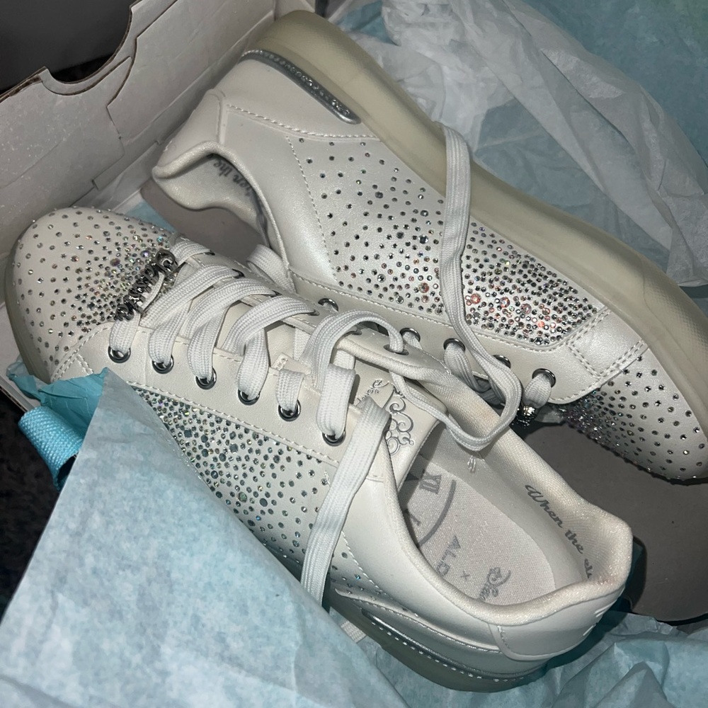 ALDO x DISNEY CINDERELLA WHITE SNEAKERS SIZE 9